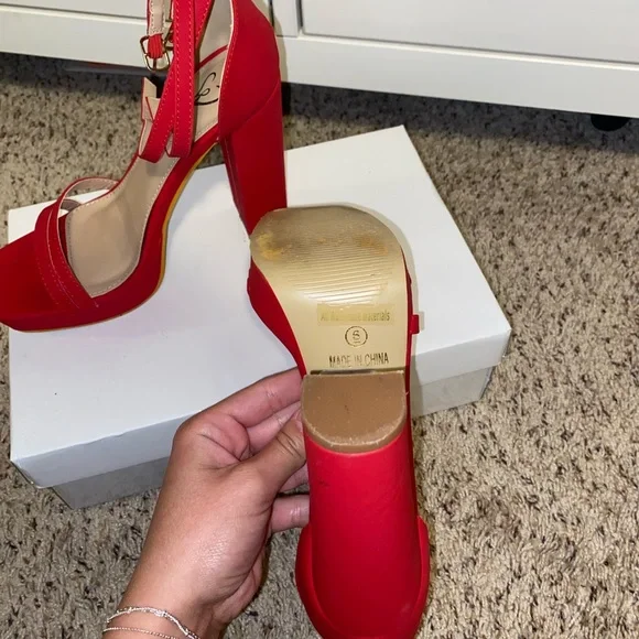 Windsor Heels - Picture 3 of 4